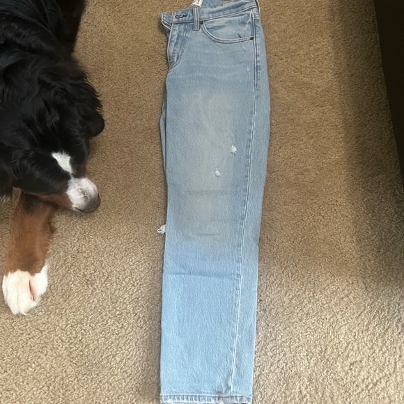 Abercrombie boyfriend mid rise jean. - Picture 2 of 5